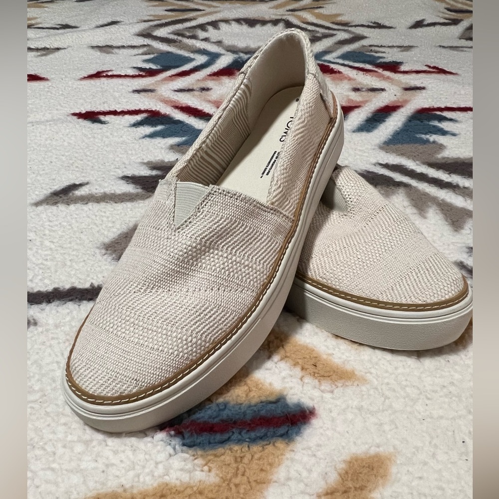 Toms shoes size 10